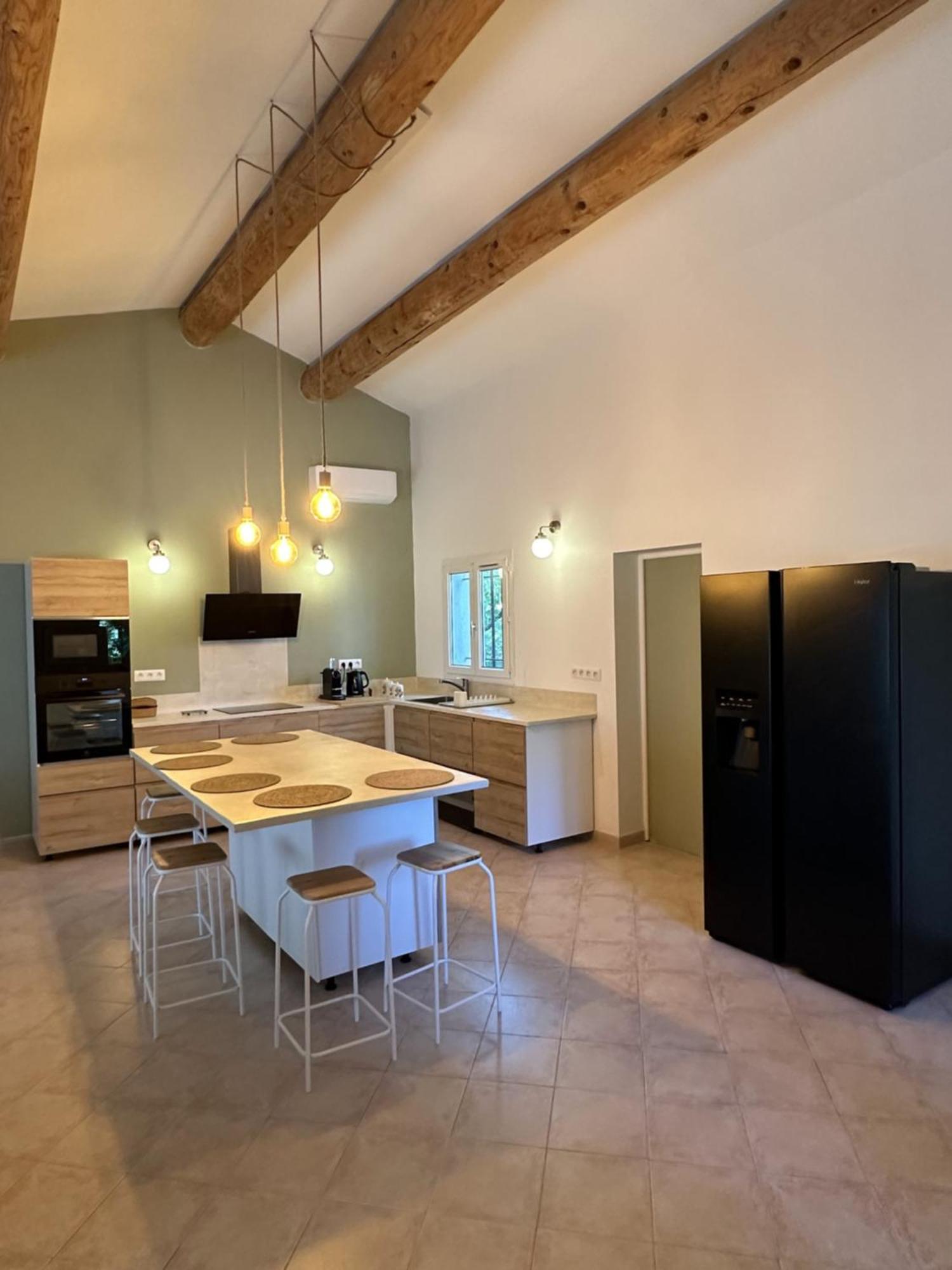 Sous Les Oliviers, Entiere 6 Personnes, Climatisee, Piscine Chauffee Saint-Maximin